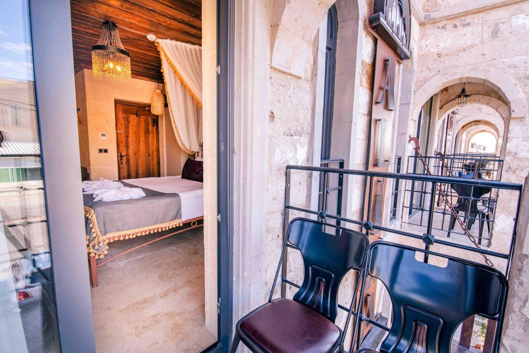 מלון אוצ'יסר Alika Castle House מראה חיצוני תמונה