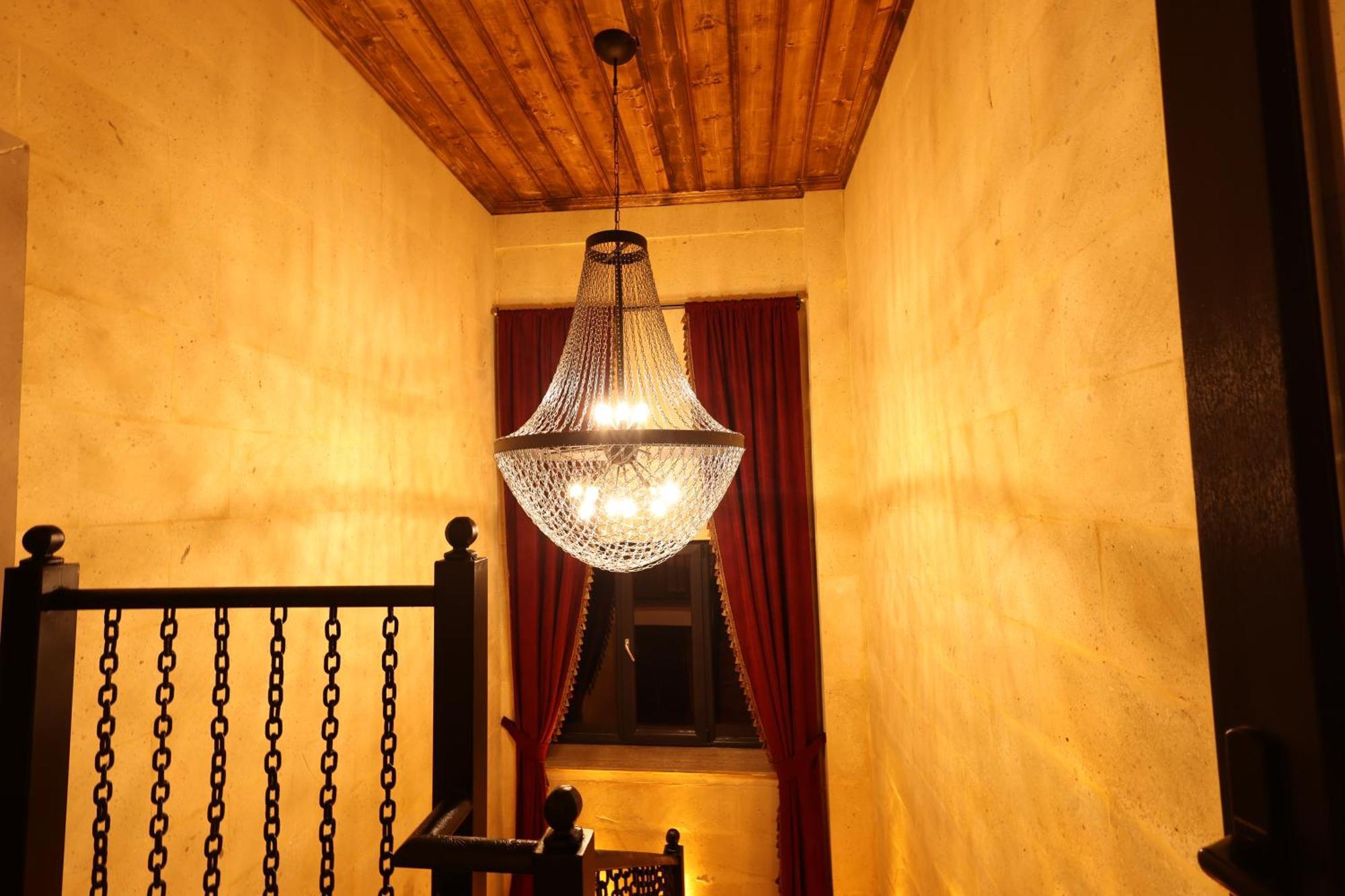 מלון אוצ'יסר Alika Castle House מראה חיצוני תמונה
