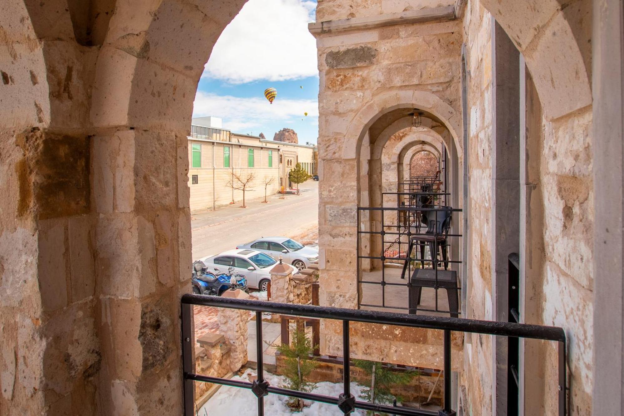 מלון אוצ'יסר Alika Castle House מראה חיצוני תמונה
